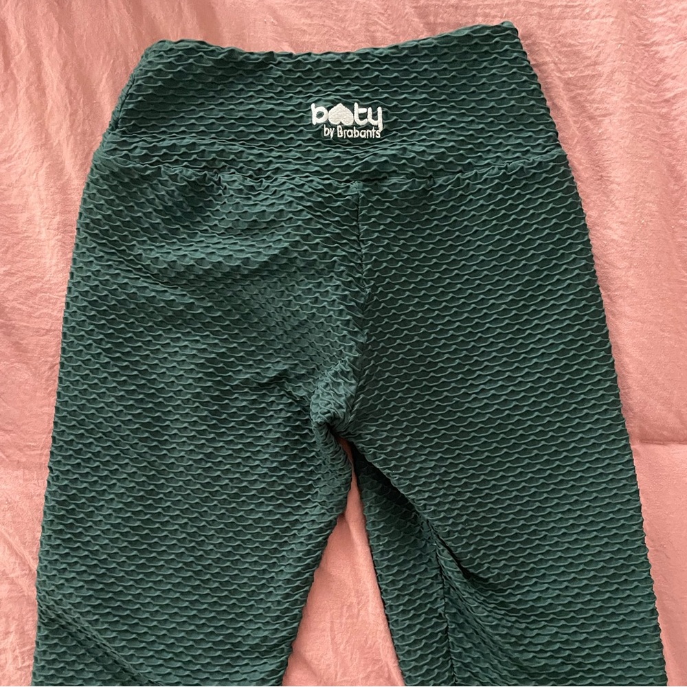 Booty by Brabants, emerald green curvy croco cropped leggings